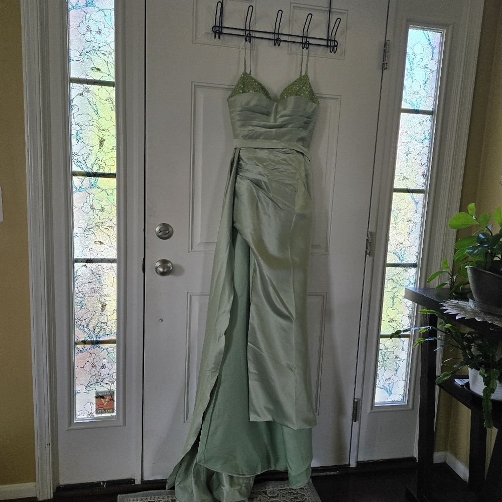Spaghetti Strap Satin Bridesmaid Dresses Long Pleated Mermaid Prom Dresses
